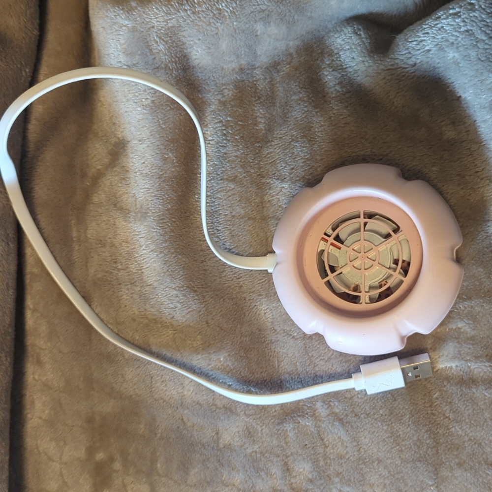 Scentsy mini fan diffuser with pods